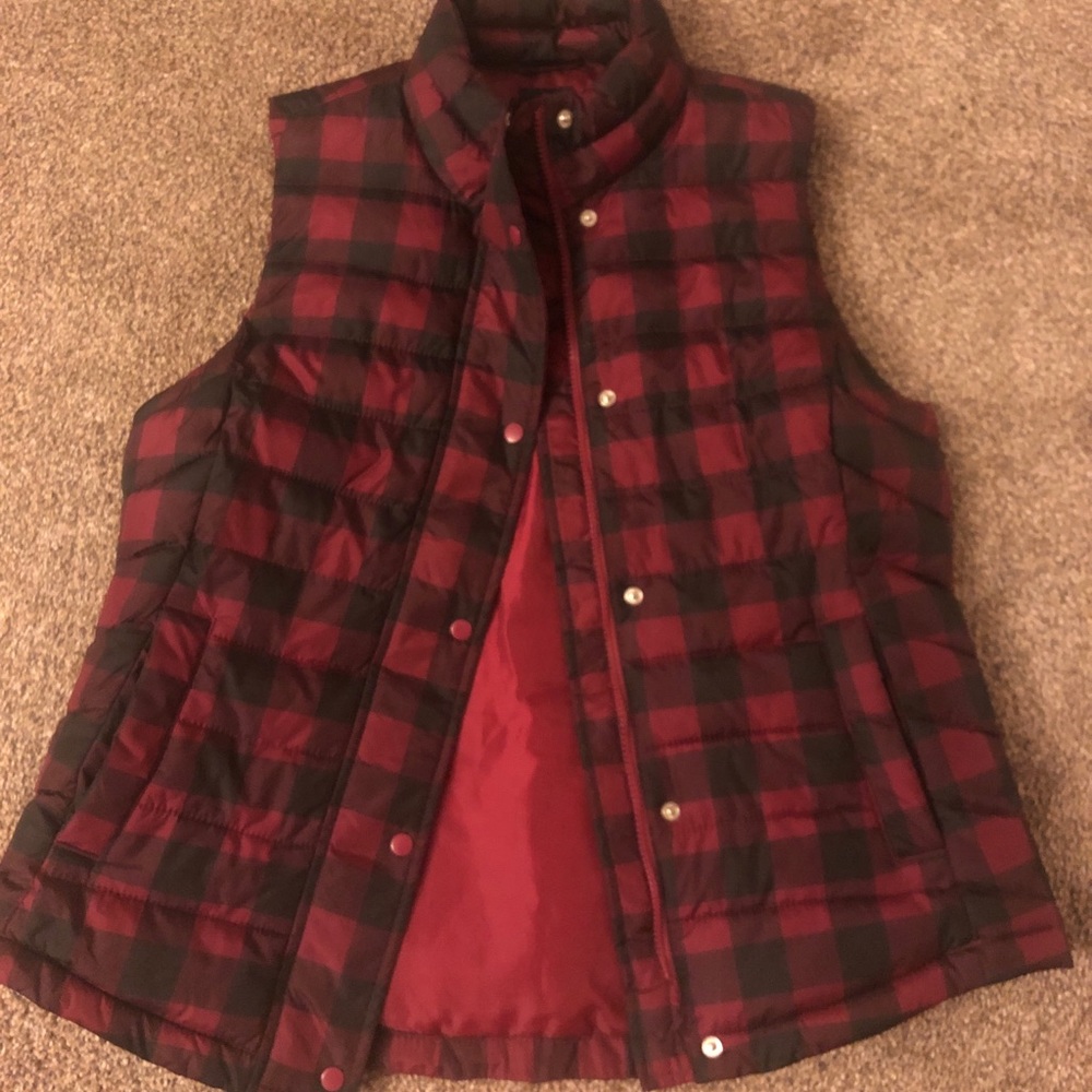 Black & Red Gap Vest Size Medium